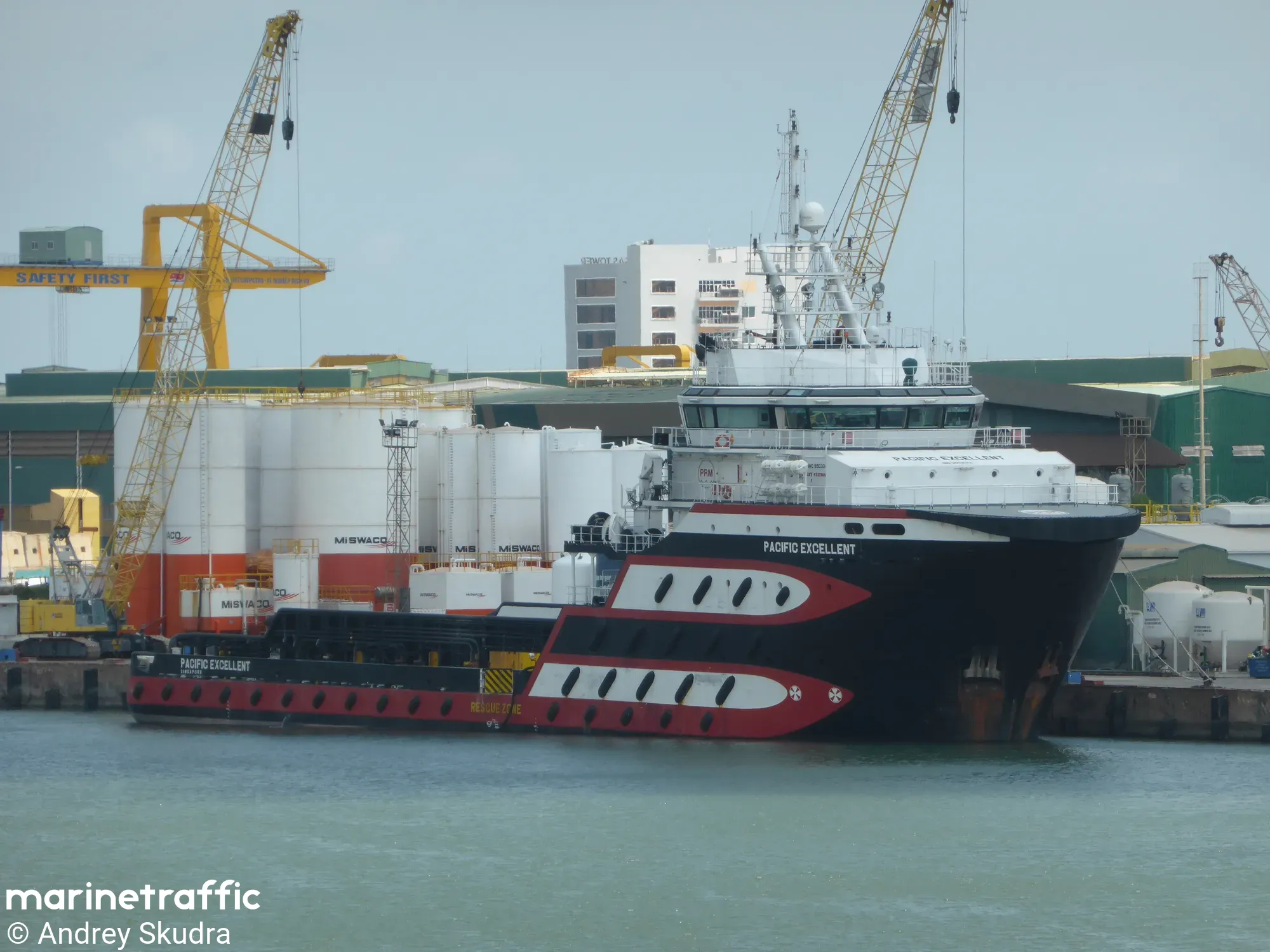 BRITOIL DEFENDER 4