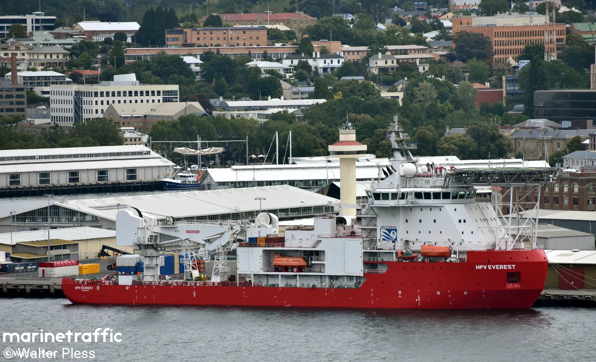 MPV EVEREST 44